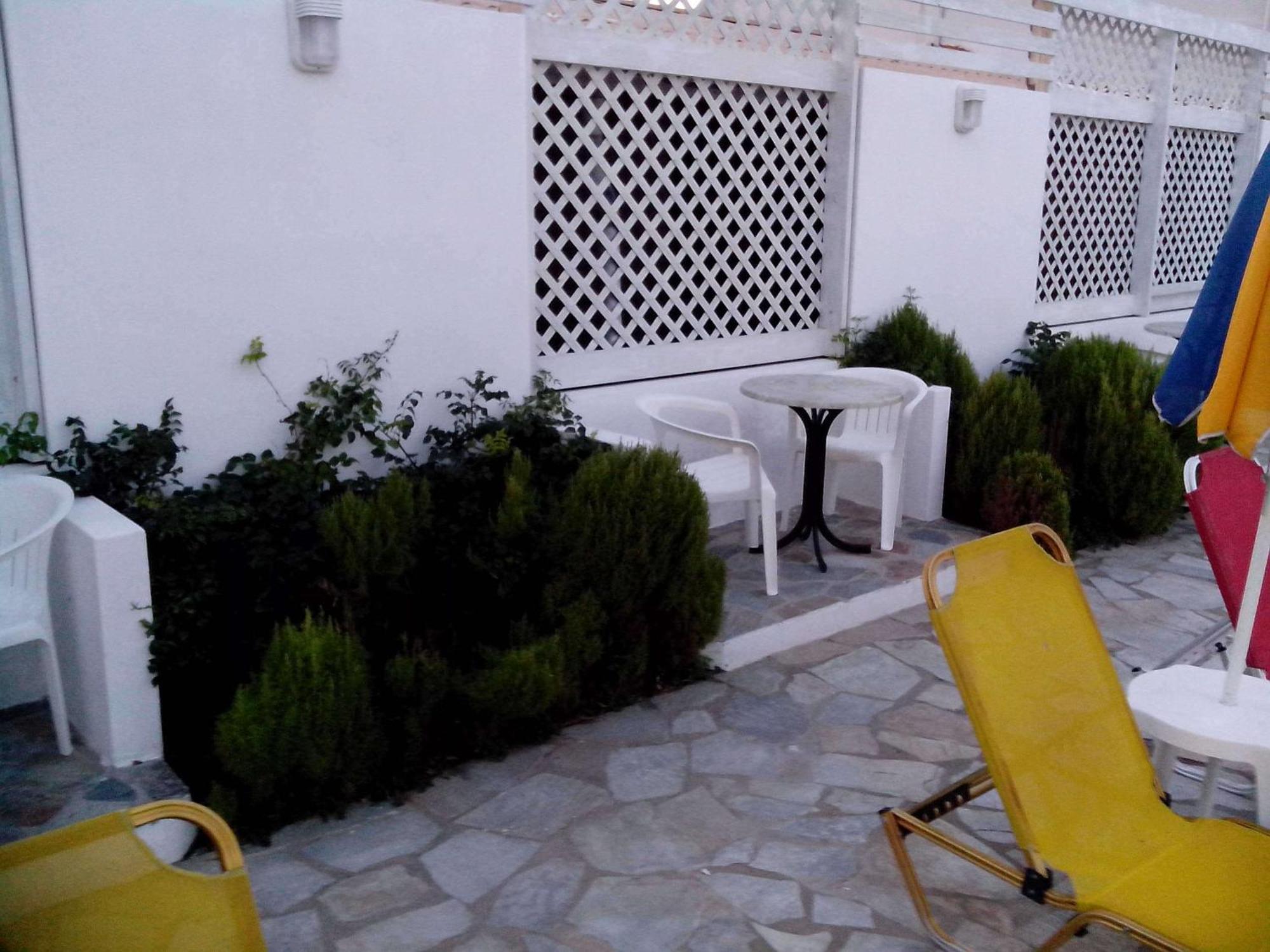 Haris Apartments Kokkini Hani Exterior photo