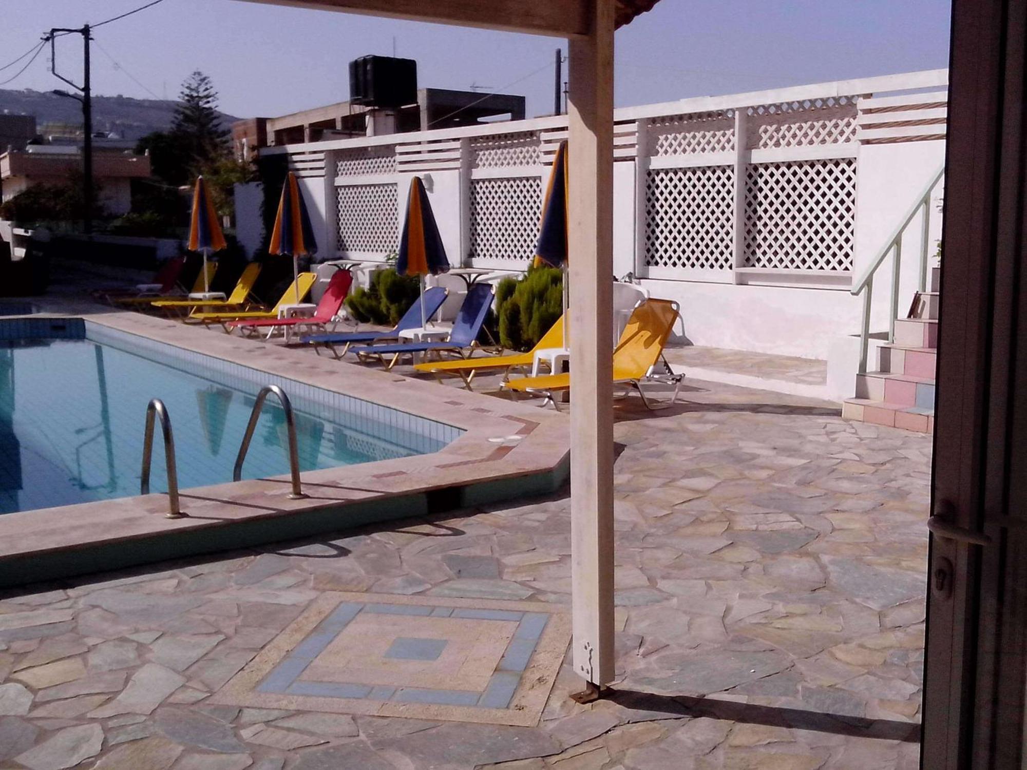 Haris Apartments Kokkini Hani Exterior photo