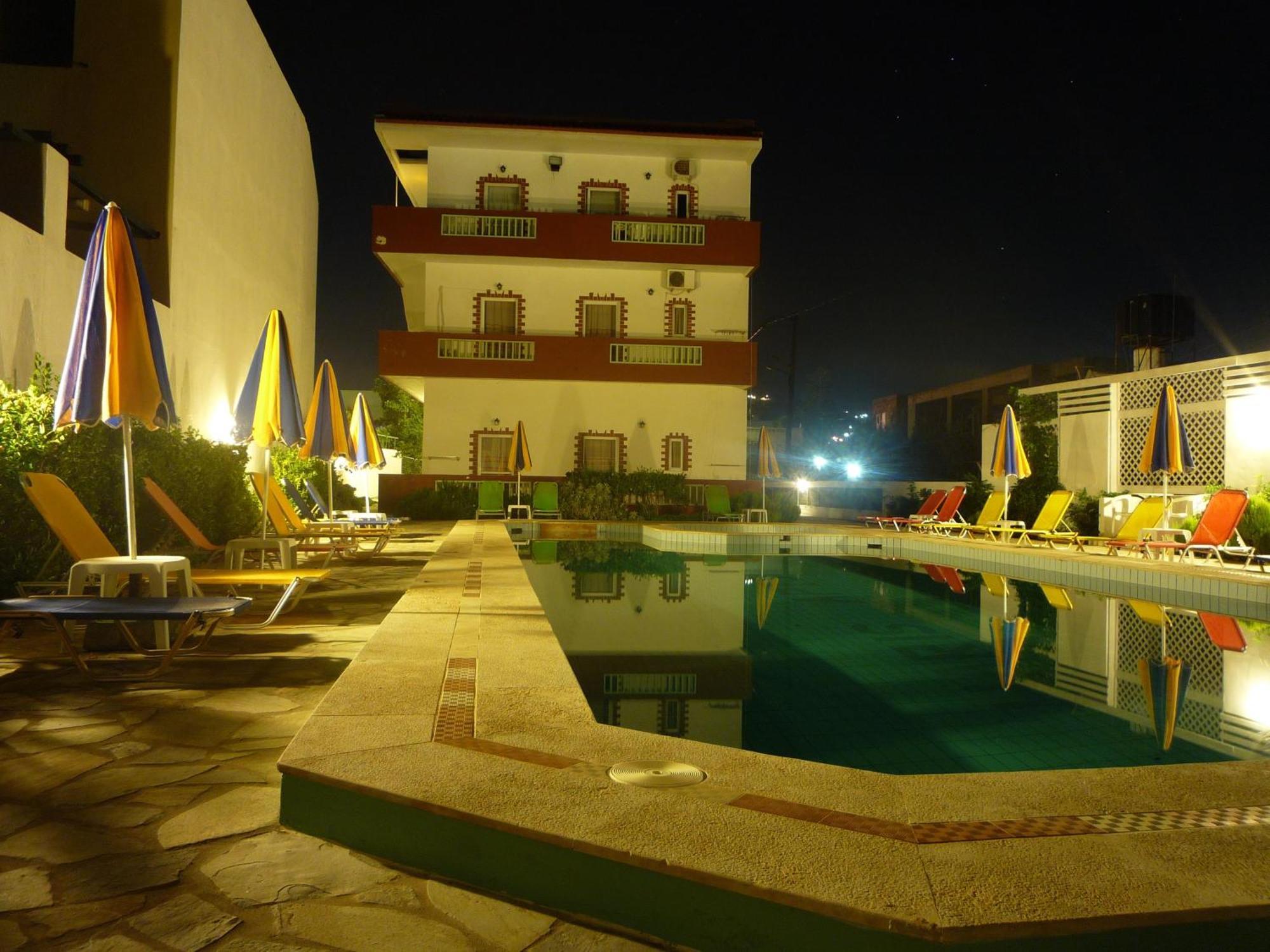 Haris Apartments Kokkini Hani Exterior photo