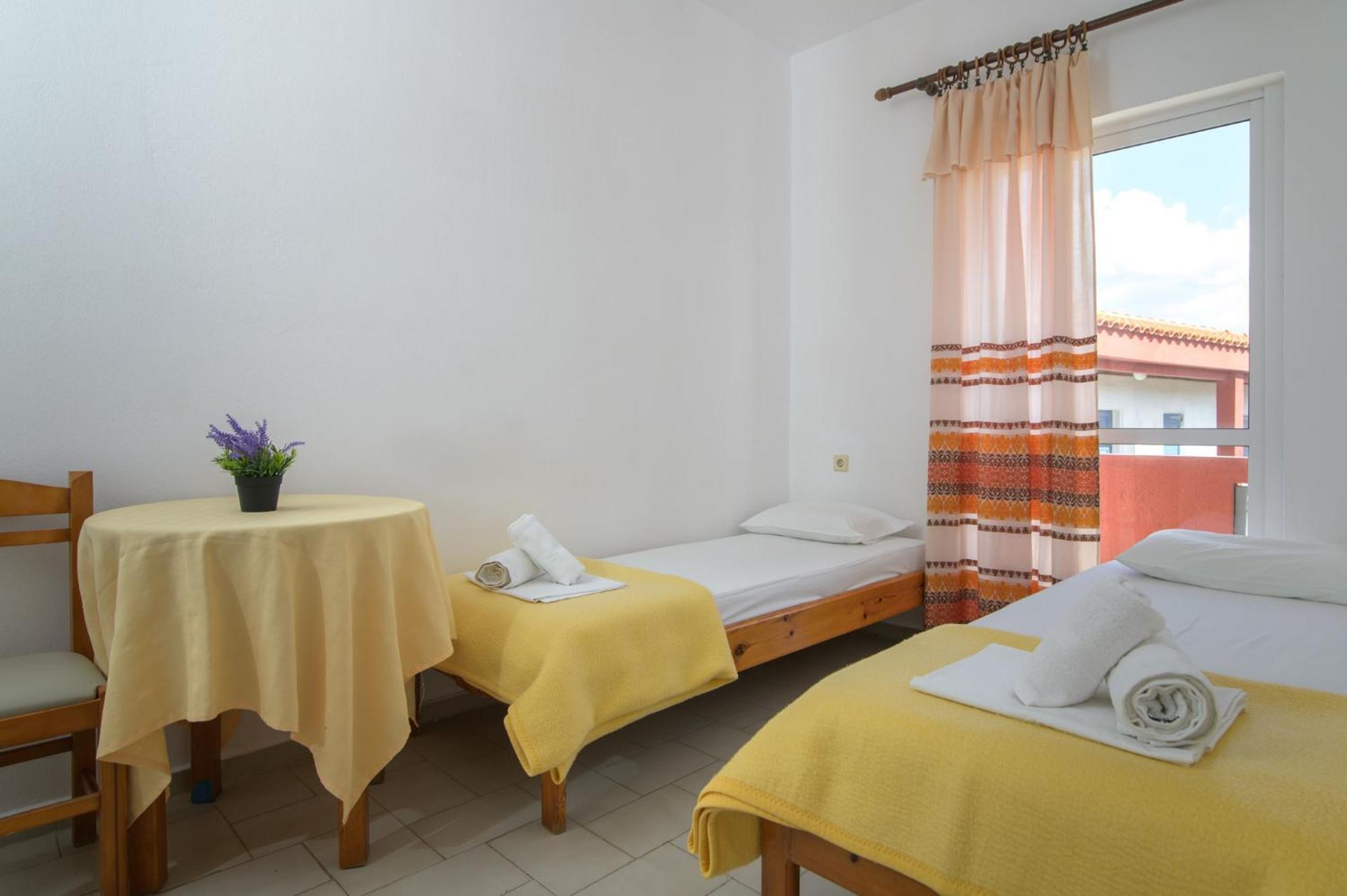 Haris Apartments Kokkini Hani Exterior photo
